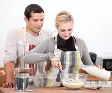 AMBER COMES OVER TO BAKE COOKIES